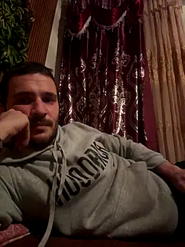 AlexandruUK online show from 12/04/25, 04:28