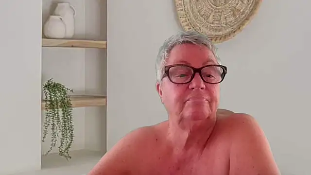 Snapshot of GrannyChrissy68 chatting on 06/02/26, 01:44 GrannyChrissy68 online show from 06/02/26, 01:44