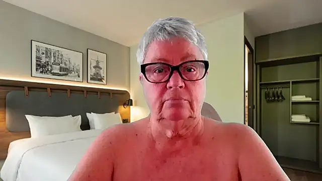Snapshot of GrannyChrissy68 chatting on 04/19/26, 09:17 GrannyChrissy68 online show from 04/19/26, 09:17
