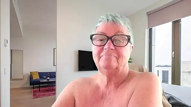 Snapshot of GrannyChrissy68 chatting on 05/06/26, 01:37 GrannyChrissy68 online show from 05/06/26, 01:37