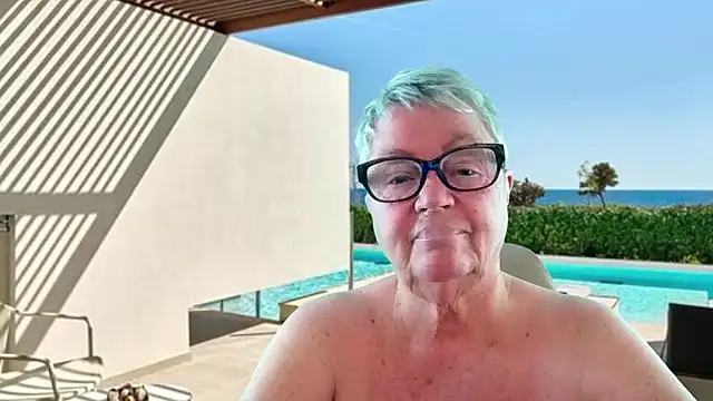 Snapshot of GrannyChrissy68 chatting on 06/13/26, 02:48 GrannyChrissy68 online show from 06/13/26, 02:48