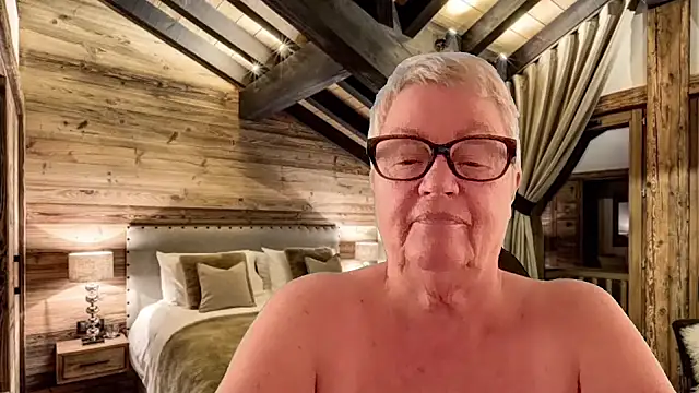 GrannyChrissy68 online show from 03/18/26, 10:32