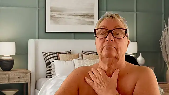 GrannyChrissy68 online show from 03/13/26, 06:02