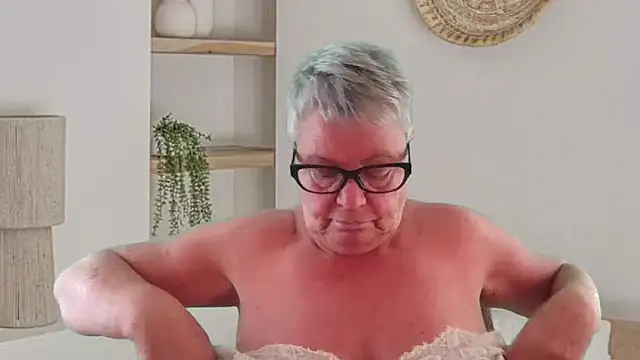 Snapshot of GrannyChrissy68 chatting on 05/07/26, 09:18 GrannyChrissy68 online show from 05/07/26, 09:18