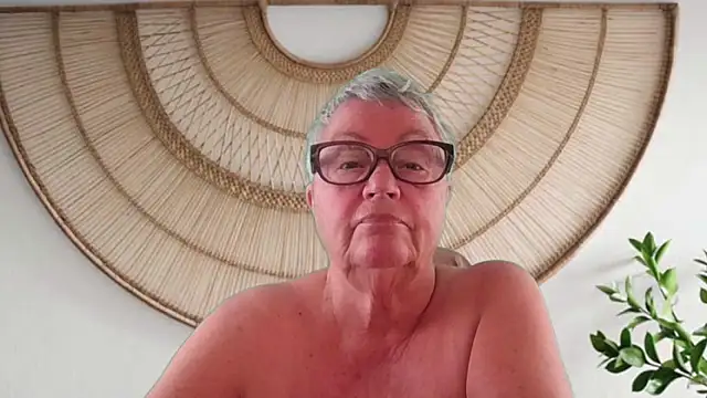 Snapshot of GrannyChrissy68 chatting on 05/13/26, 02:02 GrannyChrissy68 online show from 05/13/26, 02:02