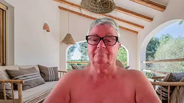 Snapshot of GrannyChrissy68 chatting on 04/26/26, 01:41 GrannyChrissy68 online show from 04/26/26, 01:41