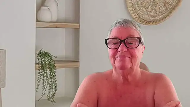 Snapshot of GrannyChrissy68 chatting on 05/25/26, 09:13 GrannyChrissy68 online show from 05/25/26, 09:13