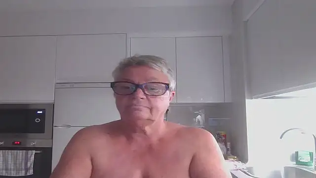 GrannyChrissy68 online show from 10/15/25, 09:45