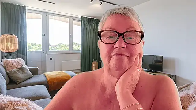 Snapshot of GrannyChrissy68 chatting on 04/18/26, 12:51 GrannyChrissy68 online show from 04/18/26, 12:51