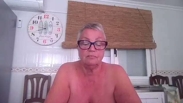 GrannyChrissy68 online show from 10/29/25, 08:41