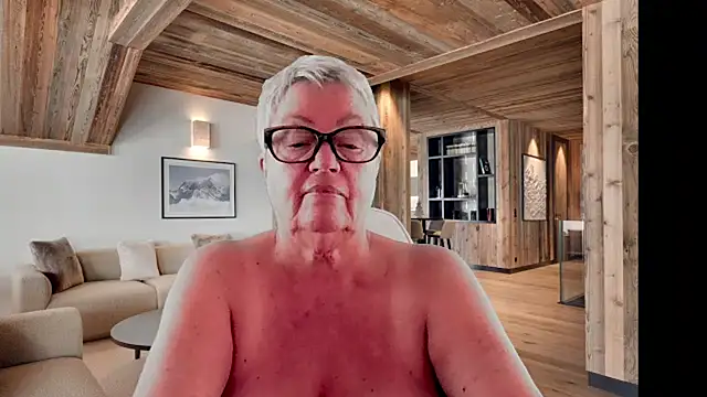 Snapshot of GrannyChrissy68 chatting on 02/15/26, 06:18 GrannyChrissy68 online show from 02/15/26, 06:18