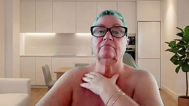 Snapshot of GrannyChrissy68 chatting on 06/19/26, 07:09 GrannyChrissy68 online show from 06/19/26, 07:09