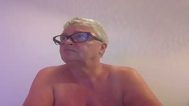 GrannyChrissy68 online show from 10/08/25, 08:53