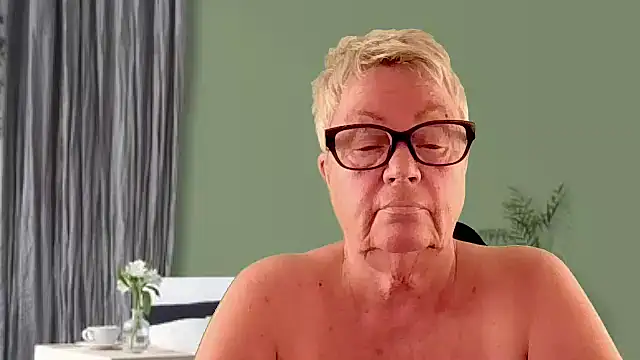 GrannyChrissy68 online show from 04/07/26, 08:43