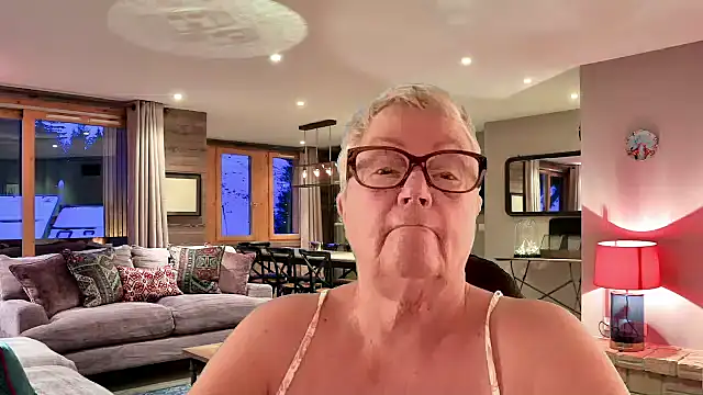 GrannyChrissy68 online show from 03/15/26, 05:42