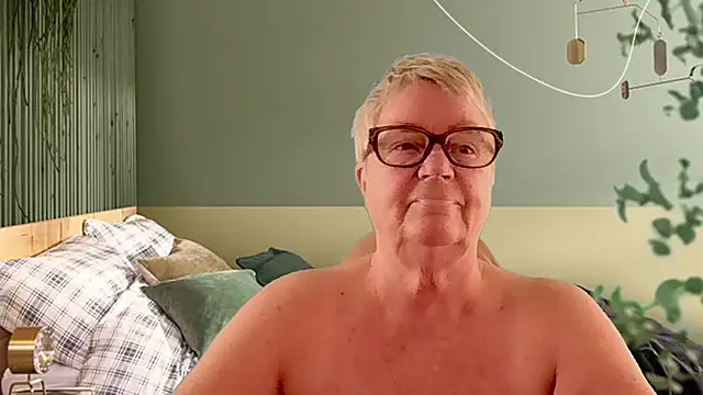 GrannyChrissy68 online show from 03/25/26, 01:21