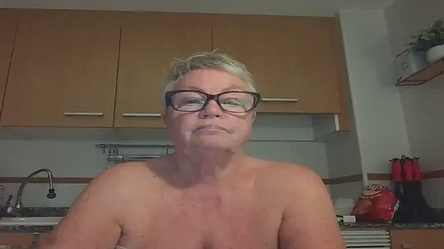 GrannyChrissy68 online show from 09/27/25, 08:37