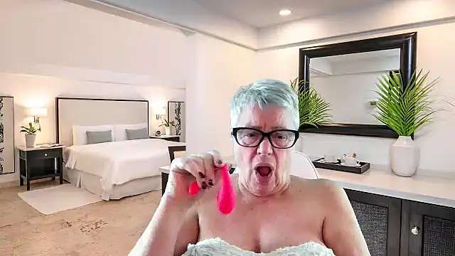 Snapshot of GrannyChrissy68 chatting on 12/22/25, 02:50 GrannyChrissy68 online show from 12/22/25, 02:50