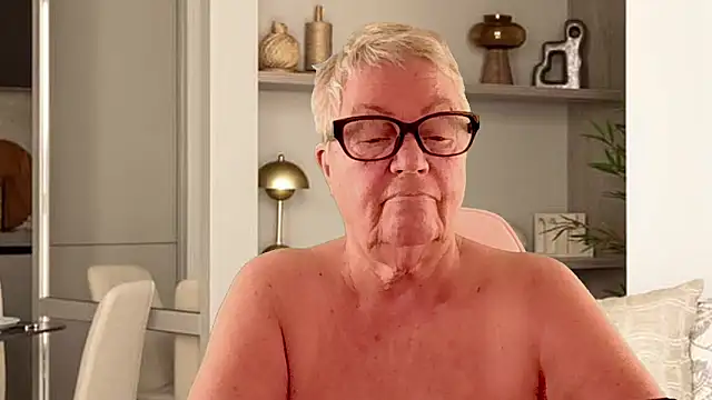 GrannyChrissy68 online show from 04/10/26, 12:23