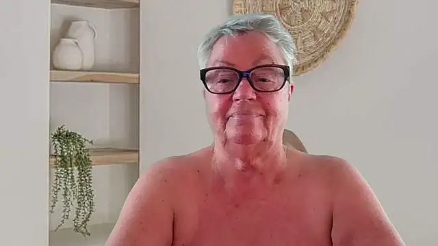 Snapshot of GrannyChrissy68 chatting on 04/25/26, 01:41 GrannyChrissy68 online show from 04/25/26, 01:41