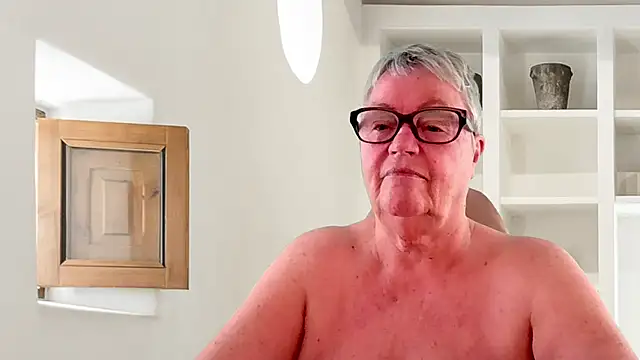 Snapshot of GrannyChrissy68 chatting on 06/16/26, 01:11 GrannyChrissy68 online show from 06/16/26, 01:11