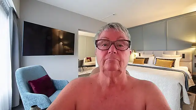 Snapshot of GrannyChrissy68 chatting on 05/19/26, 02:35 GrannyChrissy68 online show from 05/19/26, 02:35