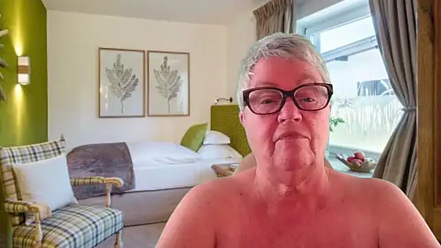 Snapshot of GrannyChrissy68 chatting on 05/01/26, 02:33 GrannyChrissy68 online show from 05/01/26, 02:33