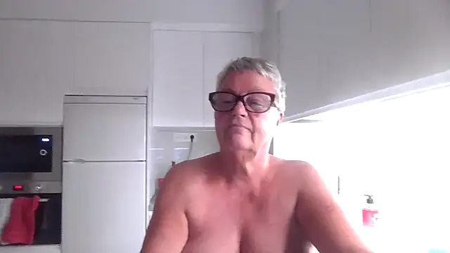 GrannyChrissy68 online show from 10/16/25, 09:56