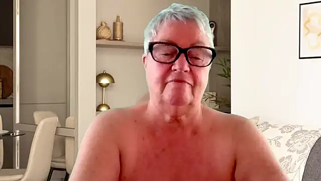 Snapshot of GrannyChrissy68 chatting on 04/17/26, 01:25 GrannyChrissy68 online show from 04/17/26, 01:25
