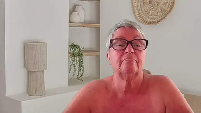 Snapshot of GrannyChrissy68 chatting on 05/03/26, 09:18 GrannyChrissy68 online show from 05/03/26, 09:18