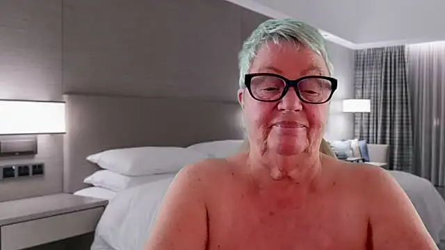 Snapshot of GrannyChrissy68 chatting on 05/22/26, 08:51 GrannyChrissy68 online show from 05/22/26, 08:51