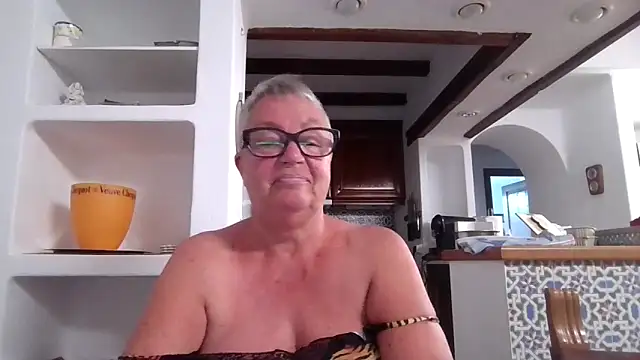 GrannyChrissy68 online show from 10/24/25, 10:09
