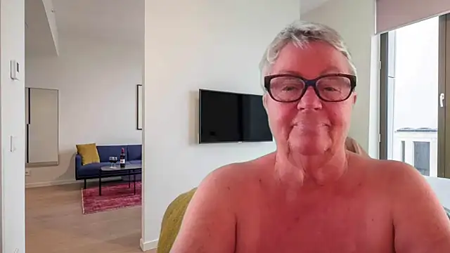 Snapshot of GrannyChrissy68 chatting on 05/04/26, 02:20 GrannyChrissy68 online show from 05/04/26, 02:20
