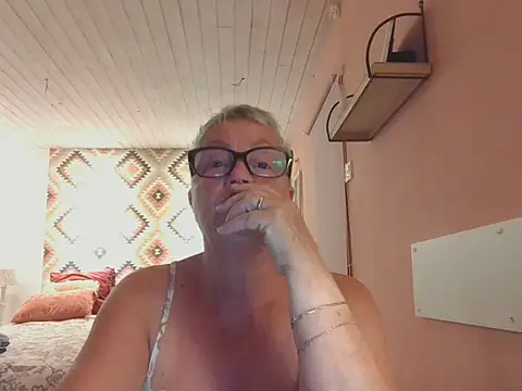 GrannyChrissy68 online show from 11/07/25, 03:16