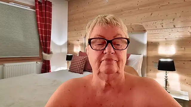 GrannyChrissy68 online show from 03/31/26, 01:46