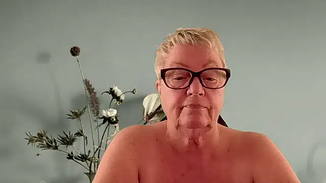 GrannyChrissy68 online show from 03/19/26, 03:56