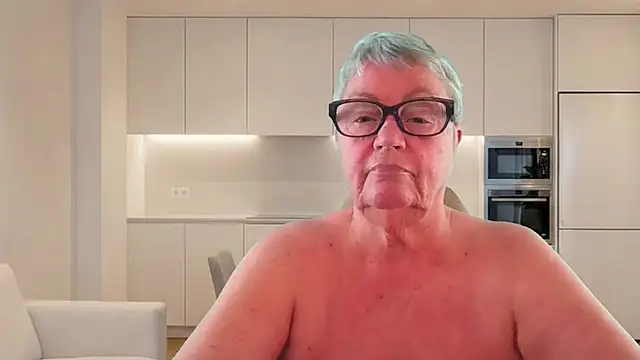 Snapshot of GrannyChrissy68 chatting on 06/10/26, 02:51 GrannyChrissy68 online show from 06/10/26, 02:51