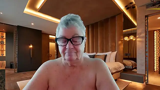 GrannyChrissy68 online show from 12/18/25, 01:04