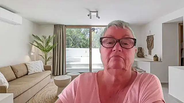 Snapshot of GrannyChrissy68 chatting on 05/12/26, 01:17 GrannyChrissy68 online show from 05/12/26, 01:17