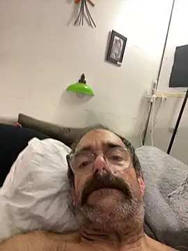 Snapshot of Trainee2Bpeed chatting on 10/29/25, 10:36 Trainee2Bpeed online show from 10/29/25, 10:36