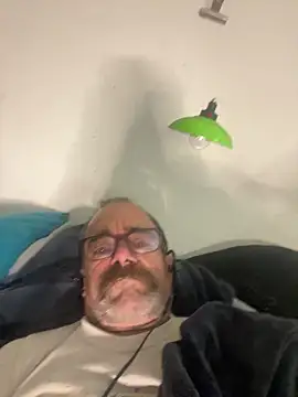 Snapshot of Trainee2Bpeed chatting on 12/19/25, 09:55 Trainee2Bpeed online show from 12/19/25, 09:55