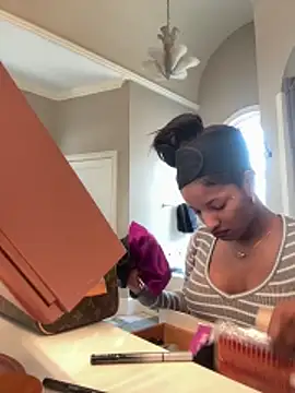 Snapshot of NicoleCocksXXX chatting on 03/31/26, 02:52 NicoleCocksXXX online show from 03/31/26, 02:52