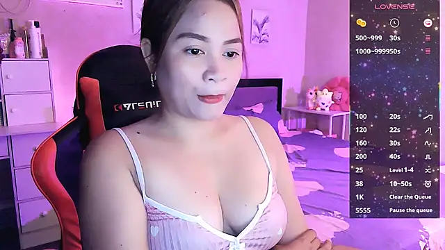 Snapshot of yenyen_ chatting on 05/21/26, 01:03 yenyen online show from 05/21/26, 01:03