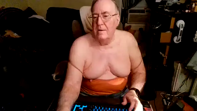 Snapshot of Toastir chatting on 10/12/25, 02:29 Toastir online show from 10/12/25, 02:29