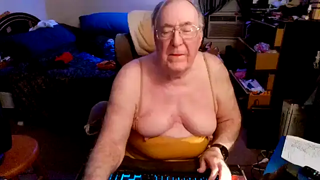 Snapshot of Toastir chatting on 11/07/25, 10:46 Toastir online show from 11/07/25, 10:46