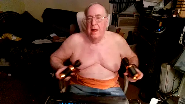 Snapshot of Toastir chatting on 09/22/25, 11:11 Toastir online show from 09/22/25, 11:11