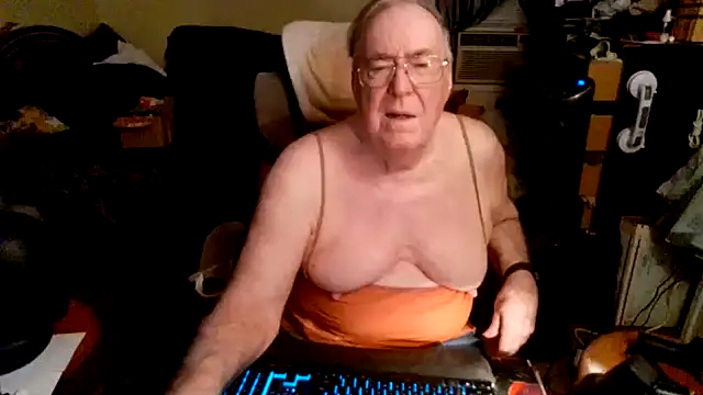 Snapshot of Toastir chatting on 10/15/25, 12:53 Toastir online show from 10/15/25, 12:53