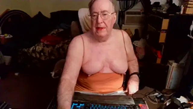 Snapshot of Toastir chatting on 12/17/25, 11:43 Toastir online show from 12/17/25, 11:43