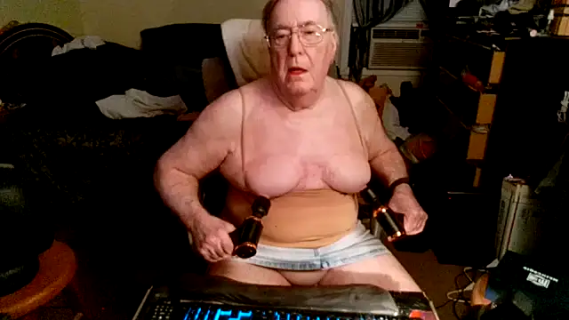 Snapshot of Toastir chatting on 11/06/25, 09:41 Toastir online show from 11/06/25, 09:41