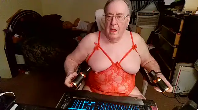 Snapshot of Toastir chatting on 03/15/25, 04:54 Toastir online show from 03/15/25, 04:54